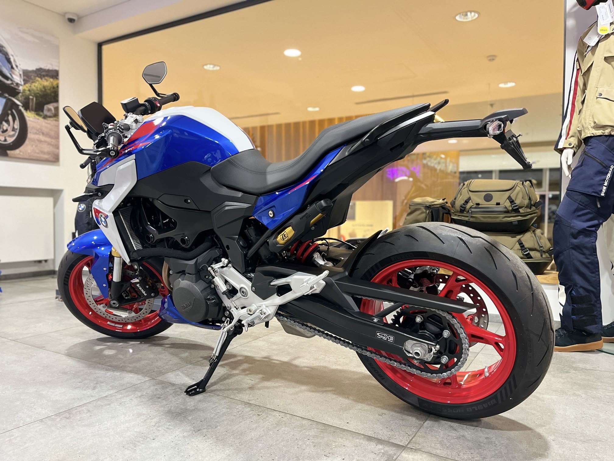 F 900 R