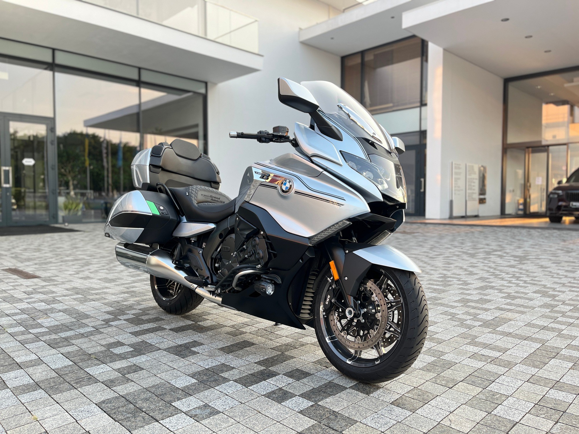 K 1600 B