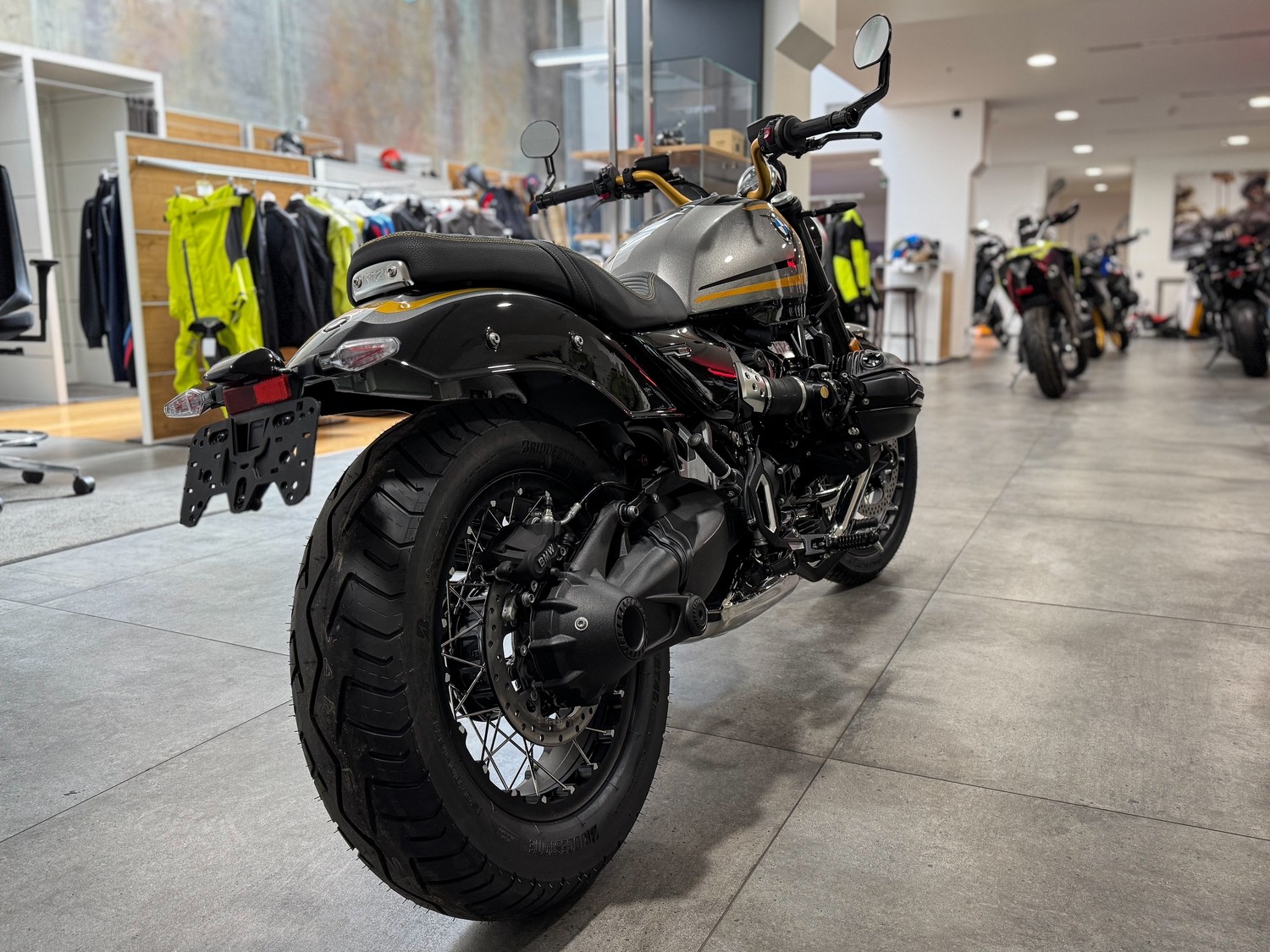 R 12