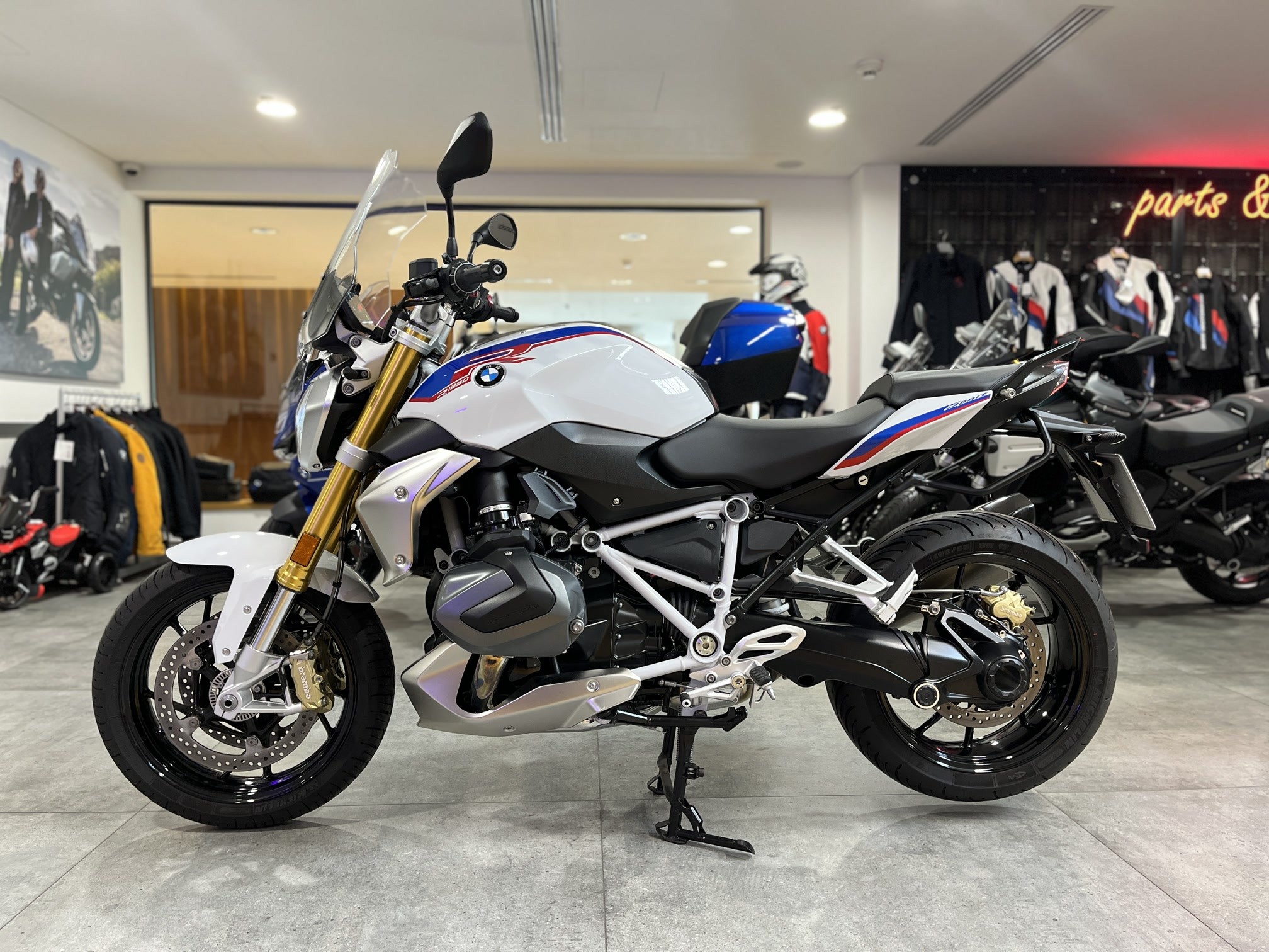 R 1250 R R 1250 R