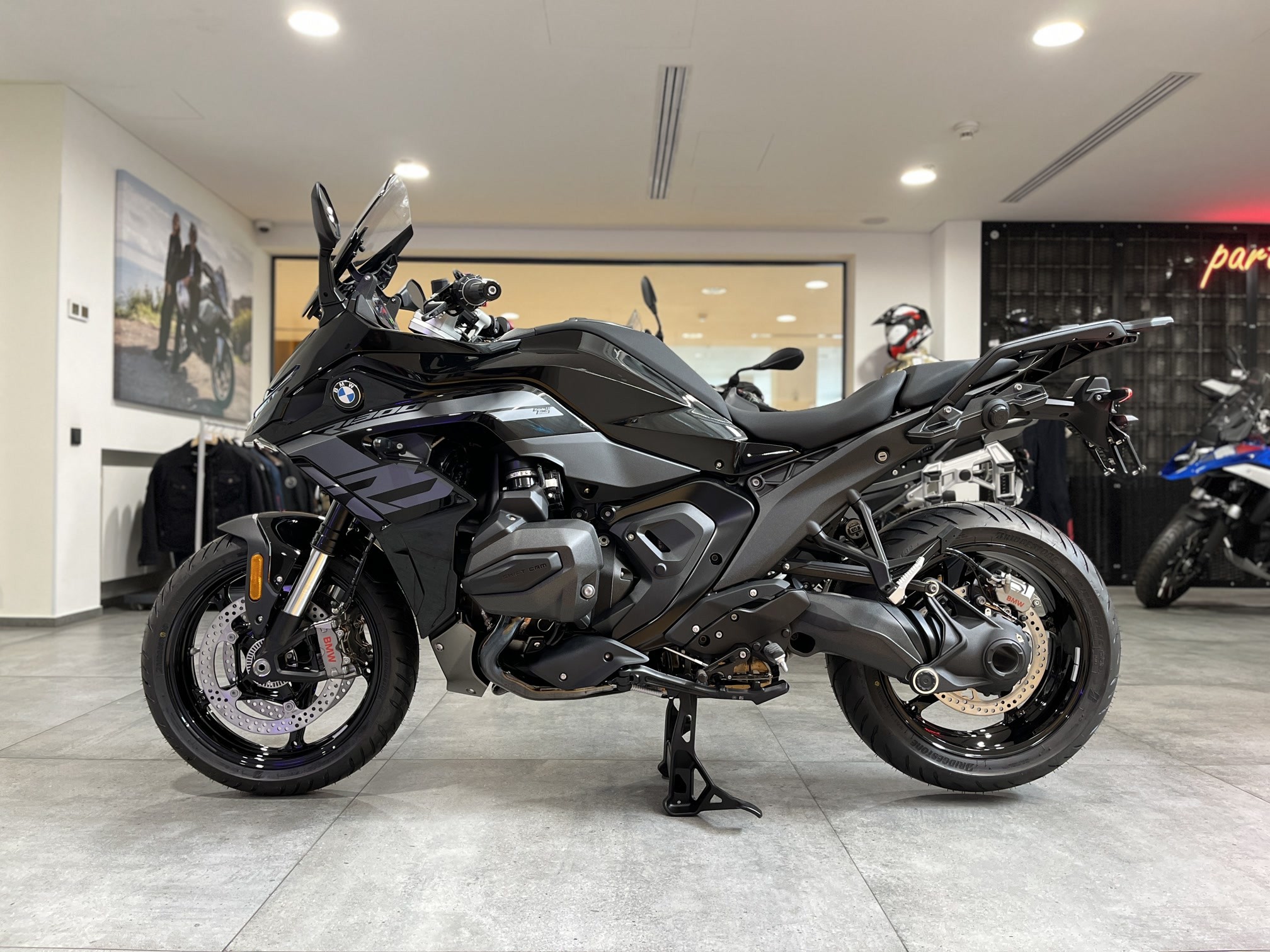 R 1300 RS