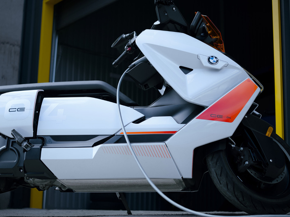 ДОДАТКОВІ ПЕРЕВАГИ ДЛЯ КЛІЄНТІВ BMW MOTORRAD. Yasno E-mobility.